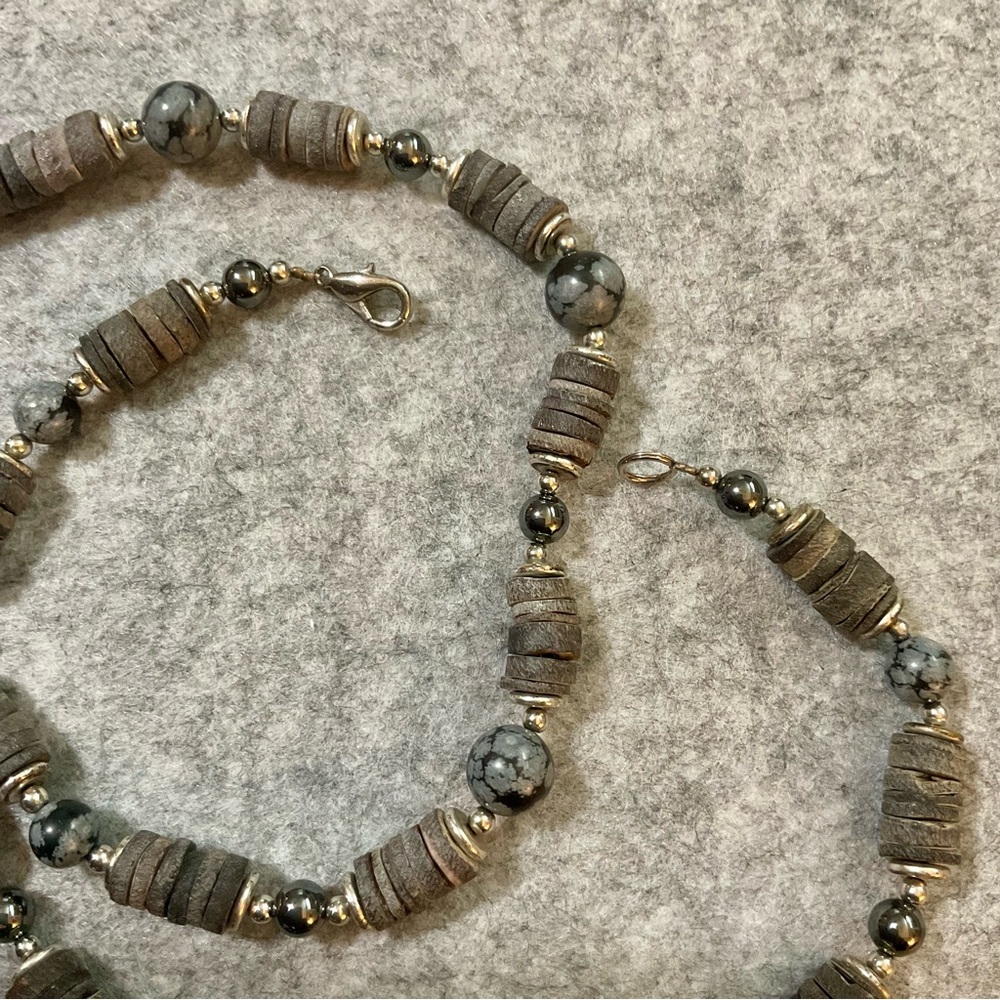 Elegant Gray Beaded Jewelry Set - Picture 3 of 5